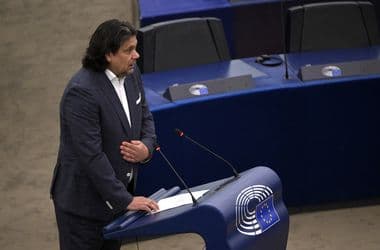 „Önkényuralmi rendszert” épít a Magyar-kormány – Deutsch Tamásék levélben riadóztatták Brüsszelt