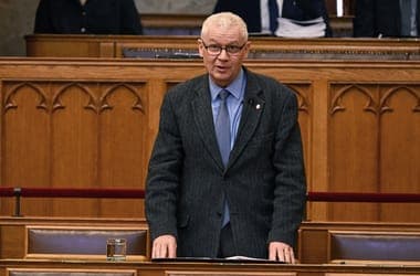 Négy alkotmánybírónak járt le a megbízatása, Polt Péter sem elnök többé