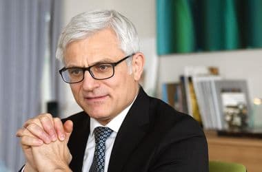 Bankszövetség elnöke: Jó, hogy nem repülőrajtozik a kormányzat, az ott dolgozók profi munkát végeznek