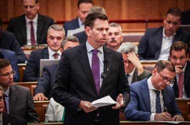 Bemondta Vitézy Dávid, mikor indulhat meg a személyszállítás a Budapest–Belgrád vonalon
