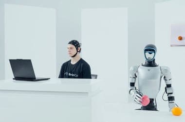Kína megcsinálta: gondolattal vezéreltek egy humanoid robotot – videó