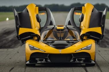Minden korábbinál erősebb 4 turbós V12 a legújabb hiperautóban