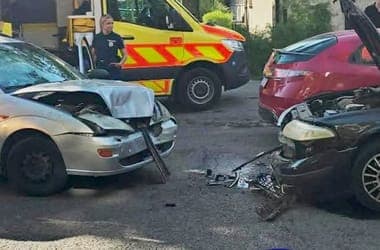 Két autót tört össze egy 13 éves sofőr Zuglóban