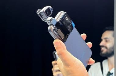 Ilyen mobil eddig nem volt: Kínában néztük meg az új telefont, amiből egy robotkar nyúlik ki fotózni, videózni