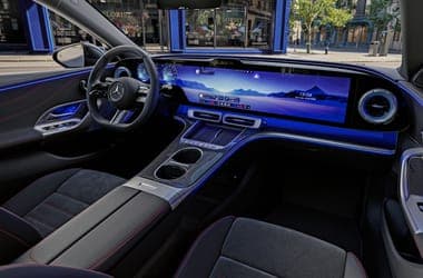 A Mercedes is elismerte, túlzás volt száműzni a gombokat az autókból