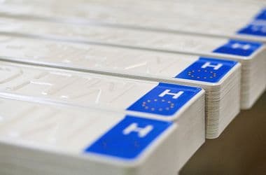 Akkora üzletet látott rendszámában egy magyar autótulaj, hogy a kocsit ingyen adja