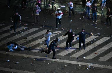 Randalírozásba torkollt a vb-döntő elvesztése Buenos Airesben, vízágyút és könnygázt is bevetettek a rendőrök – videó
