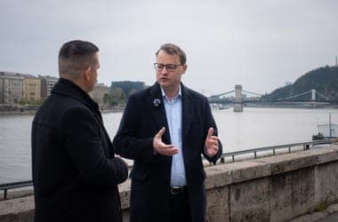 Donald Tusk: „Kilencvenkilenc százalék”, hogy Marcin Romanowski a Dnyeszteren túli területen tartózkodik