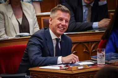 Magyar Péternek állítása szerint a kormányzás mellett nincs ideje arra, hogy legyőzze saját magát