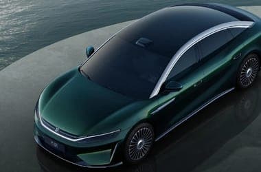 1000 kilométeres hatótávval kecsegtet a BYD új luxus villanyszedánja