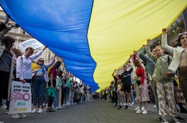 Ukrajna szenved és kitart, a Tisza-kormány pedig új fejezetet nyithat a két ország viszonyában