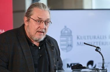 Magyarország térképének körbevizelésén vitatkozik Alföldi és Vidnyánszky