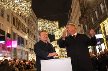 Baráti borozgatásba és szivarozgatásba bukott bele a Bécsi Gazdasági Kamara nagyhatalmú néppárti elnöke