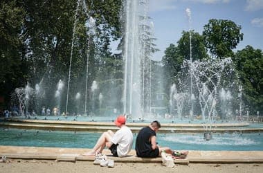 Rossz hír: csak egy széteső hidegfrontot kapunk, folytatódik a kánikula
