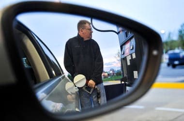 Tíz forinttal emelkedett a benzin ára, a dízel is drágább lett