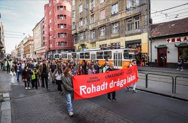 „Rohadt drága lakni” - ismét utcára vonultak a lakhatási válság miatt - galéria