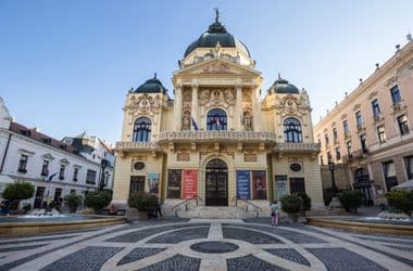 A Pécsi Nemzeti Színház igazgatójának leváltását kezdeményezi a polgármester