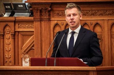 Magyar Péter felszólalásával indul a parlament rendkívüli ülése - élő