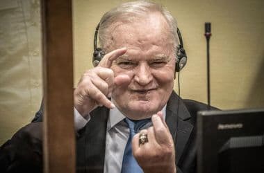 Több ezren emlékeztek a népirtásért elítélt Ratko Mladicra Banja Lukában