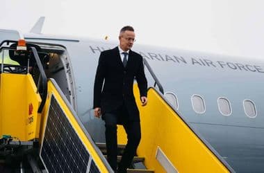 A külügy százmilliárdos nagyságrendűre taksálja a Szijjártó-féle lélegeztetőgép-beszerzések okozta kárt