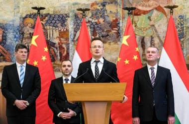 Szijjártó Péter BYD-vezető felhívta a szegedi polgármestert, és segítséget ajánlott
