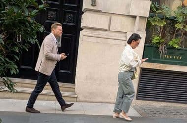 Londonban kapták lencsevégre Tiborcz Istvánt és Orbán Ráhelt