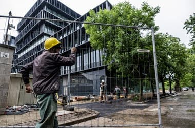 Még hetekkel a választás előtt is milliárdos szerződéseket kötött az állam a NER kedvenc ingatlanfejlesztőivel