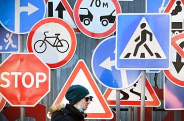 Péntektől többe kerül a KRESZ és a forgalmi vizsga