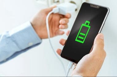 Energiakrízis kicsiben: ha így tölti a mobilját, nem terheli feleslegesen a hálózatot