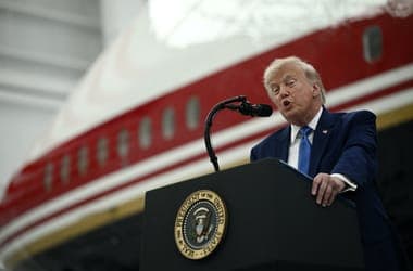 Visszaküldik a szerelőhangárba Trump Katartól ajándékba kapott elnöki különgépét, mert nem biztonságos