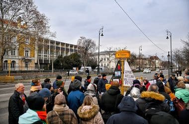 Az oroszok ellenlépést ígérnek a budapesti kiutasítás után, de nem égetnek fel minden hidat