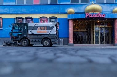 Kenőpénzbotrány robbant ki Európa legnagyobb bordélyháza körül