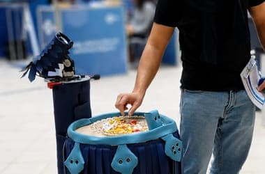 Magyar kutatók vizsgálták, miként reagál az ember a robotra, az eredmény egyértelmű