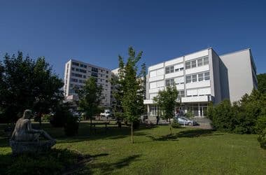 Felmentették a hatvani kórháznak a főigazgatóját, ahonnan holtan vittek haza egy idős pácienst a betegszállítók