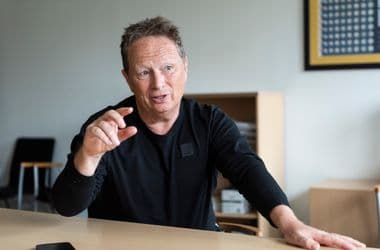 Egy parkolási bírság miatt lefoglalták Geszti Péter összes céges részesedését