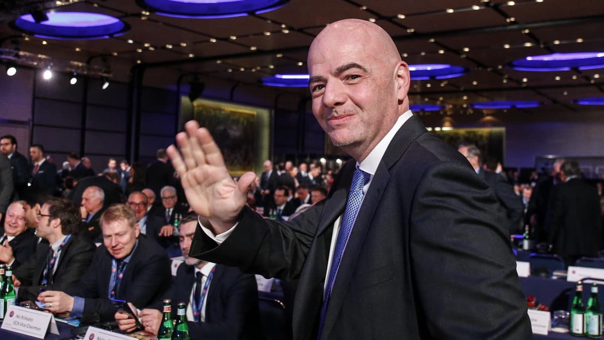 Törést jelenthet a FIFA-elnök karrierjében az elbaltázott privatizációs ötlet