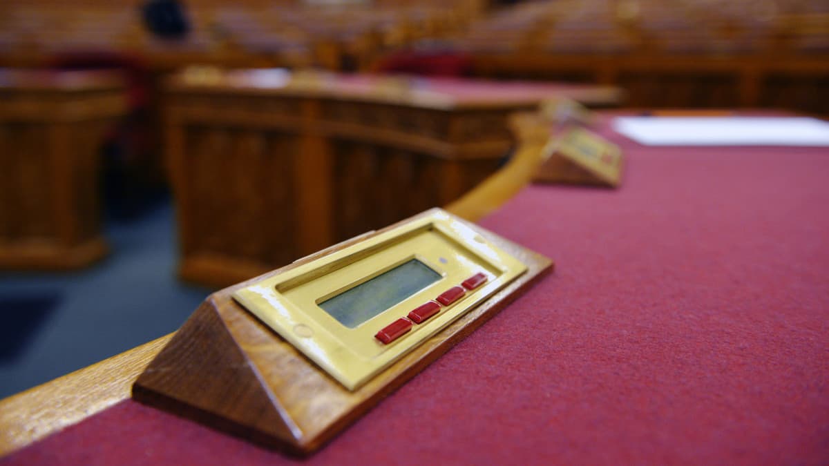 Szavazott a parlament a TEK önálóságáról, a költségvetésről és a legfőbb ügyész lemondási idejéről is