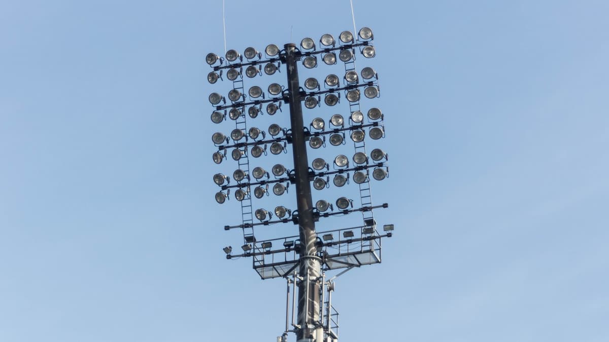 Azonnal reagált a magyar foci a reflektorstopra – új kezdési időpontok!