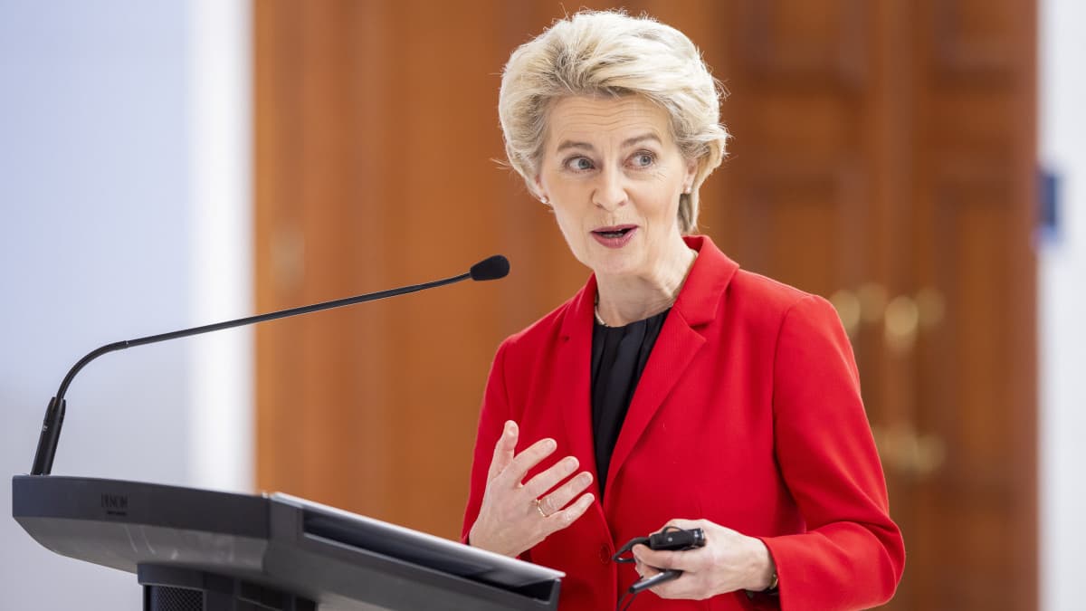 Megváltozott a program: Von der Leyen Budapestre látogat, Macron viszont nem