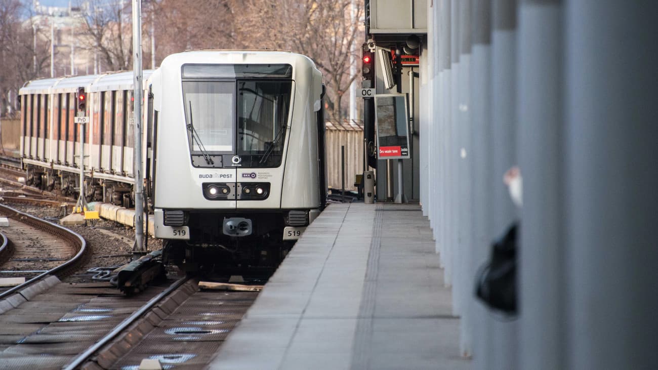 Kiesik egy metrómegálló Budapesten