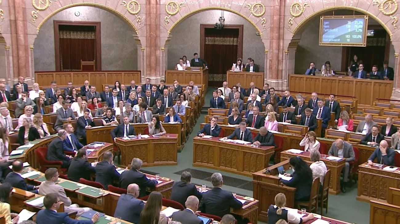 Magyar Péter is felszólal, új alkotmánybírát választhat hétfőn az Országgyűlés