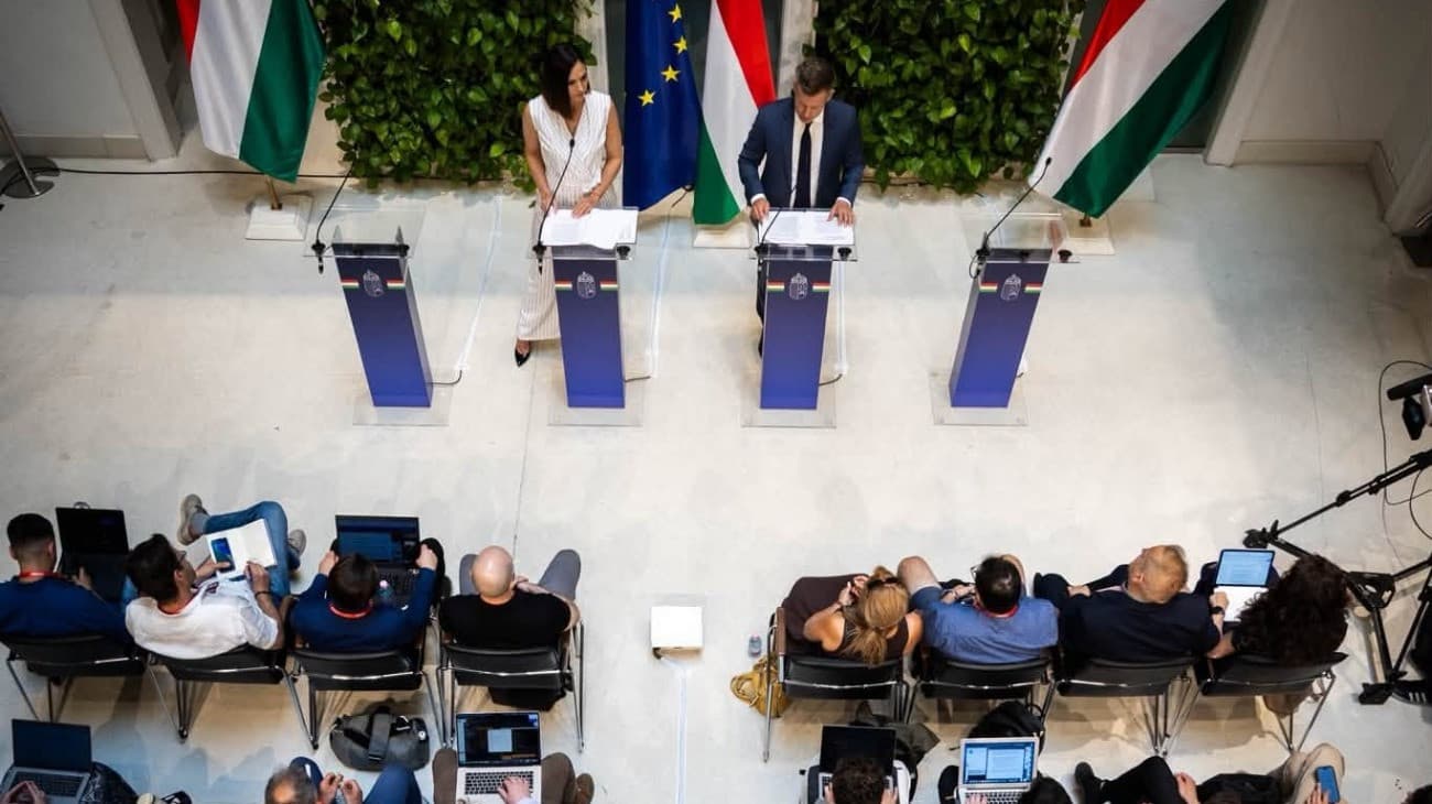 Két napnyi döntéssel érkezik a kormányszóvivői tájékoztató – percről percre