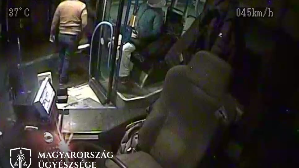 Brutális, hogy mit tett a buszsofőr az utasával Pest vármegyében