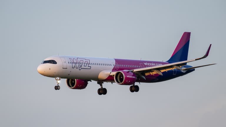 Elájult az egyik pilóta a Wizz Air járatán, a kapitány vészhelyzetben landolt a géppel