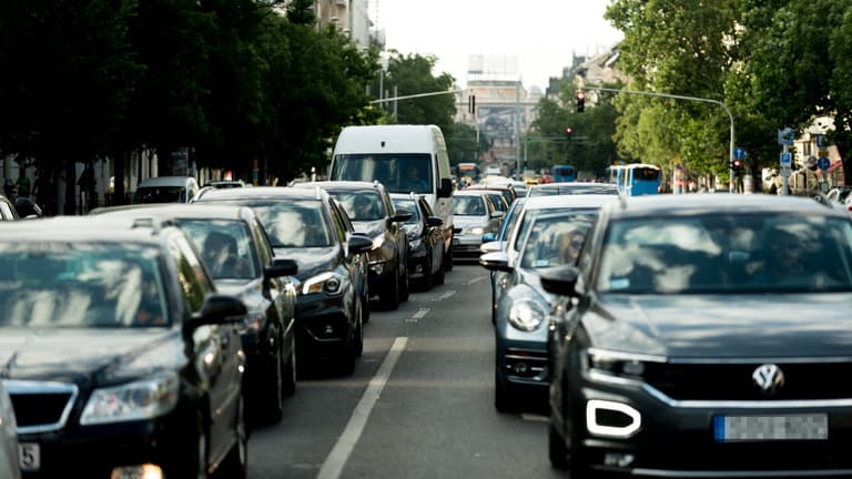 Hosszú vita után eldőlt a trikolóros rendszámok sorsa, rengeteg autóst érint a döntés