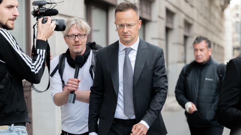 Szijjártó Péter máris munkába állt, BYD-vezetőként hívta fel a szegedi polgármestert