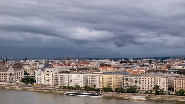 Itt a drasztikus fordulat az időjárásban, radaron mutatjuk, hol csapnak le a záporok
