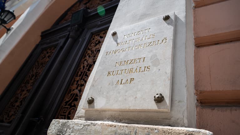 Felgyorsultak az események, Fidesz-közeli cégek fizettek vissza százmilliókat az NKA-nak