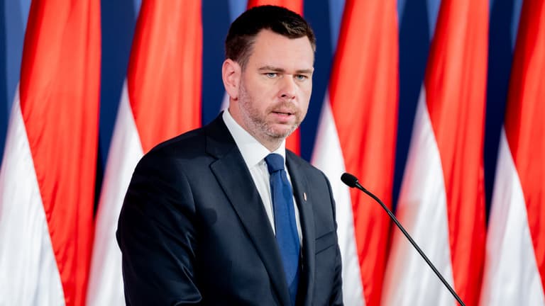 Egyiptomban közlekedő magyar vasúti kocsikkal jelentkezett be Kairóból Vitézy Dávid
