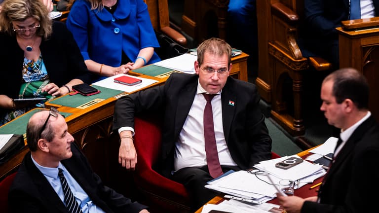 Ruff Bálint irányítása alá kerülnek a titkosszolgálatok